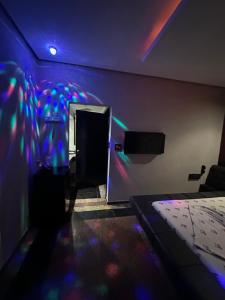 Un pat sau paturi într-o cameră la Motel Vitoria Reggia +2 fotografii