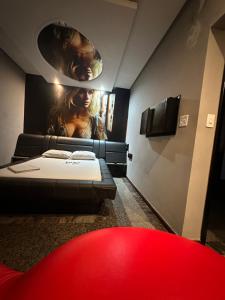 Un pat sau paturi într-o cameră la Motel Vitoria Reggia