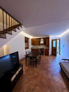 Köök või kööginurk majutusasutuses Casa Mete - x 4 Persone- Garage - Vista Panoramica