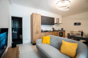 Η κουζίνα ή μικρή κουζίνα στο St Julians Modern flat in Spinola Bay +13 φωτογραφίες