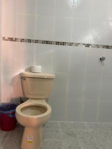 Vannituba majutusasutuses Ruby Grey Suite