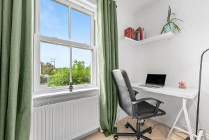 TV a/nebo společenská místnost v ubytování Deppers Bridge, 3 Bedroom Property