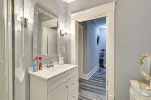 Ένα μπάνιο στο Canton Condo Near Football Hall of Fame and Dtwn! +16 φωτογραφίες