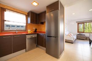 Køkken eller tekøkken på Apartamento Reganyol by Rentallorca + 18 billeder