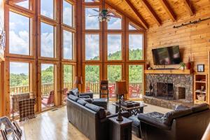 TV a/nebo společenská místnost v ubytování Hidden Ridge