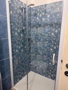 Ένα μπάνιο στο Casa Angelina