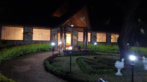 Κήπος έξω από το Osutua Rafiki Camp Ltd