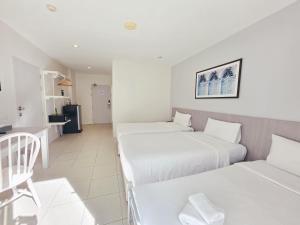 Ένα ή περισσότερα κρεβάτια σε δωμάτιο στο Recenta Phuket Suanluang by Deevana