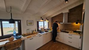 Kuchyň nebo kuchyňský kout v ubytování Masos Bruguera - Finca Llambrich