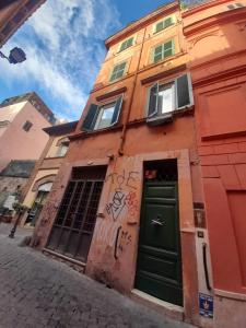 Το κτήριο όπου στεγάζεται  το διαμέρισμα