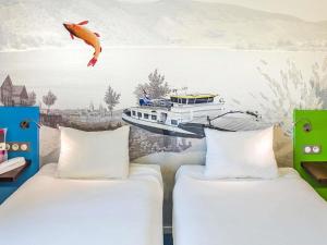 Postel nebo postele na pokoji v ubytování ibis Styles Strasbourg Avenue du Rhin + 106 fotografií