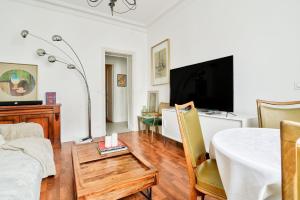 Μια τηλεόραση ή/και κέντρο ψυχαγωγίας στο Apt unique pour 4 à Rosny-Sous-Bois à 30m de Paris +10 φωτογραφίες