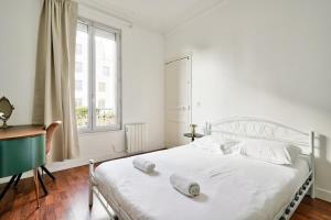 Ένα ή περισσότερα κρεβάτια σε δωμάτιο στο Apt unique pour 4 à Rosny-Sous-Bois à 30m de Paris