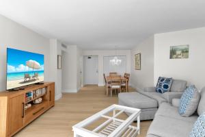 Μια τηλεόραση ή/και κέντρο ψυχαγωγίας στο South Seas Beachfront Haven