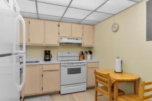 Η κουζίνα ή μικρή κουζίνα στο South Seas Beachfront Haven +14 φωτογραφίες