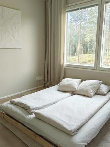 En eller flere senge i et værelse på Villa Shooting Star + 23 billeder