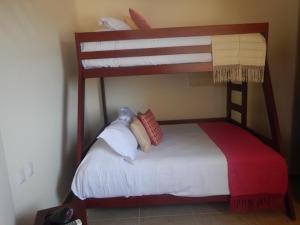 ChanoVivo Resorts的一间带两张双层床的卧室