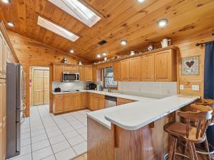 Kuchyň nebo kuchyňský kout v ubytování Heavenly Creekside #276