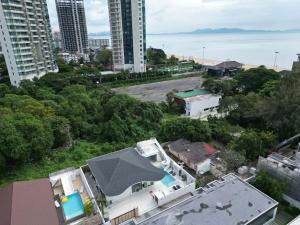 an aerial view of a house with a swimming pool at NABI LUXURY JOMTIEn in Jomtien Beach