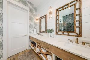 Ένα μπάνιο στο Turtle Ransas at Palmilla Beach