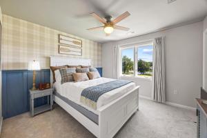 Ένα ή περισσότερα κρεβάτια σε δωμάτιο στο Waterfront 5BR on Kent Island with Private Pool and Firepit +96 φωτογραφίες