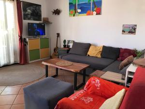 a living room with a couch and a table at casa Maracujá in Majanicho