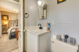 Ένα μπάνιο στο Lake George Views! The Cozy Cabin Near Hiking +16 φωτογραφίες