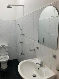 Un baño de Yala Safari Homestay