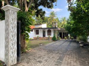 Un jardín fuera de Yala Safari Homestay
