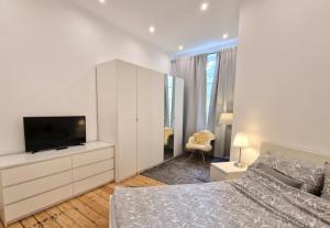 Postel nebo postele na pokoji v ubytování Wedekindplatz Luxury Suites