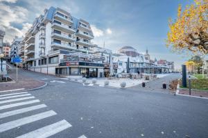 an empty street in a city with a building at La Coupole in Évian-les-Bains