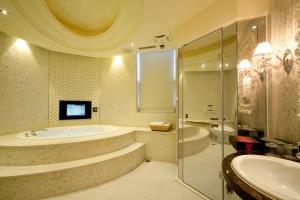 Bilik mandi di Wego Hotel - Linsen