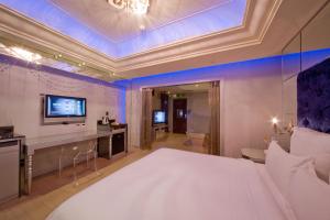 Televisyen dan/atau pusat hiburan di Wego Hotel - Linsen