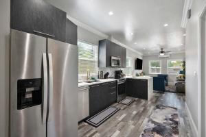 Köök või kööginurk majutusasutuses Walk to UC Davis Medical Center! Duplex with Patio