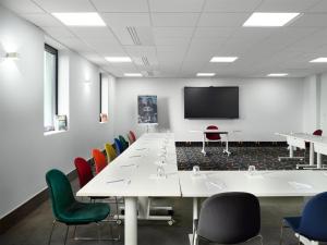 TV/trung tâm giải trí tại Radisson Hôtel Bordeaux Saint-Jean