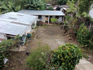 una vista aérea de una casa con patio en Cobán room, en Cobán