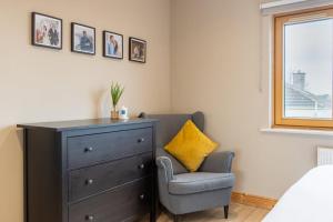 Ένα ή περισσότερα κρεβάτια σε δωμάτιο στο GuestReady - Quiet Retreat in Suburbs