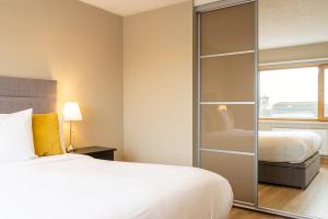 Ένα ή περισσότερα κρεβάτια σε δωμάτιο στο GuestReady - Quiet Retreat in Suburbs +30 φωτογραφίες