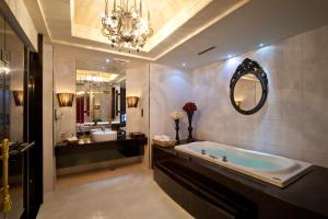 Bilik mandi di Wego Hotel - Linsen