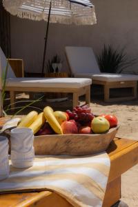 a bowl of fruit on top of a table at Tribu Eco Beach in Francisco Álvarez
