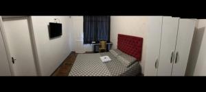 Un pat sau paturi într-o cameră la Hotel Thuris