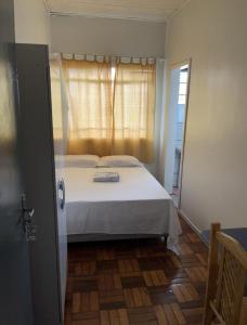 Un pat sau paturi într-o cameră la Hotel Thuris