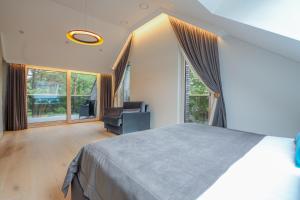 Ένα ή περισσότερα κρεβάτια σε δωμάτιο στο Simpsono Apartamentai