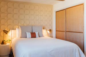 Ένα ή περισσότερα κρεβάτια σε δωμάτιο στο WANDERLUST-Joshua Tree Modern-boho Escape-Stargazing and Fire Pit