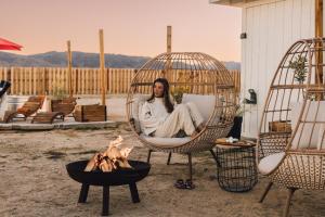 Επισκέπτες που μένουν στο WANDERLUST-Joshua Tree Modern-boho Escape-Stargazing and Fire Pit