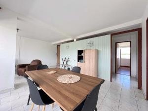 Μια τηλεόραση ή/και κέντρο ψυχαγωγίας στο Le Sunset