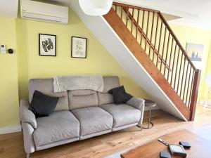 Posezení v ubytování Riverside Retreat near Historic Westgate Towers