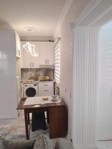 Kuchyň nebo kuchyňský kout v ubytování City Center Apartment