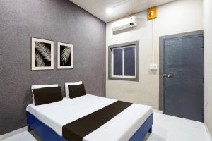 Ένα ή περισσότερα κρεβάτια σε δωμάτιο στο Hotel O The Lotas Gardan