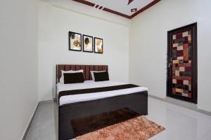 Ένα ή περισσότερα κρεβάτια σε δωμάτιο στο Hotel O Surya Hotel